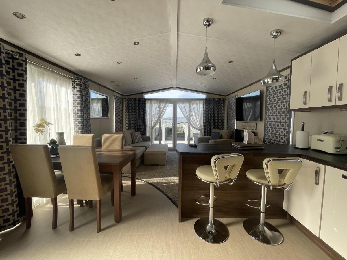 Poole Harbour View Lodge At Rockley Park Exterior foto